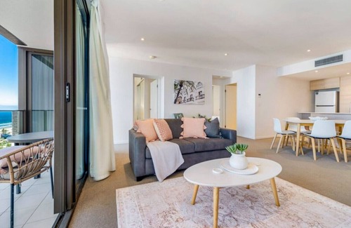 Broadbeach Copropriété | Modern 2BR Broadbeach - Ocean & Hinterland Views
