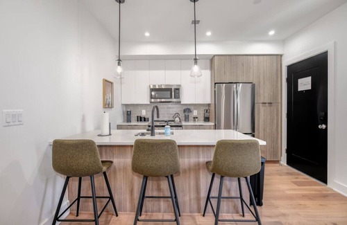 Southeast Hôtel | 2 Bedroom Cap Hill Suite - 3 min walk to Metro!