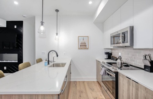 Southeast Hôtel | 2 Bedroom Cap Hill Suite - 3 min walk to Metro!
