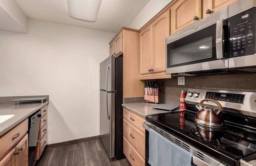 South Scottsdale Copropriété | Modern 2BR Condo w/ Pool Access near Old Town
