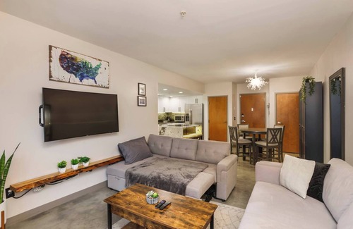Short North Lit Et Petit-Déjeuner | Short North Condo with Free Off-Street Parking - Walk to Convention Center