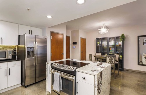 Short North Lit Et Petit-Déjeuner | Short North Condo with Free Off-Street Parking - Walk to Convention Center