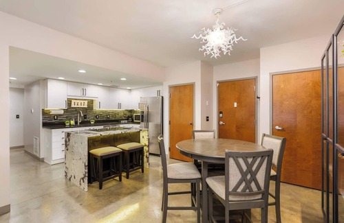Short North Lit Et Petit-Déjeuner | Short North Condo with Free Off-Street Parking - Walk to Convention Center