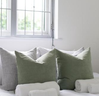 Leyton Appartement | Modern 2BR Flat with 3 Beds Urban Getaway - Cherry