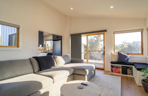 Golden Hill Appartement | Modern 2BR Heart of South Park Walkable With W/D
