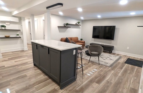 Northwest Appartement | Modern 2BR in Mount Pleasant Across From the National Zoo and Rock Creek Park!