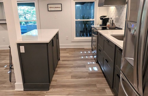 Northwest Appartement | Modern 2BR in Mount Pleasant Across From the National Zoo and Rock Creek Park!