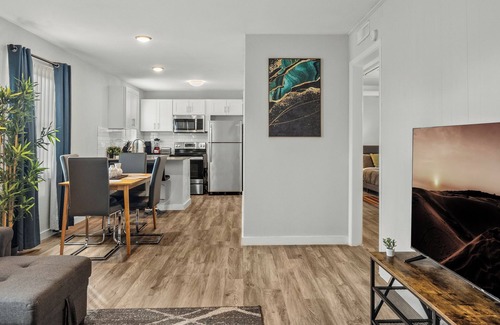 Hyde Park Appartement | Modern 2BR Near UT | Hyde Park | Evonify 7378