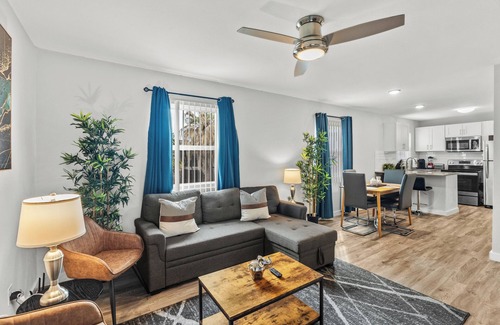 Hyde Park Appartement | Modern 2BR Near UT | Hyde Park | Evonify 7378