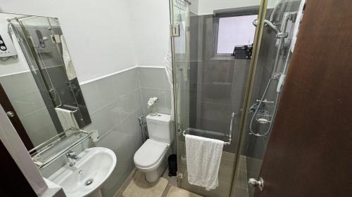 Kaduwela Appartement | Modern 2BR Resort Apartment with Pool & Gym, Malabe