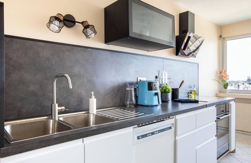 Mulhouse Appartement | Modern 2BR Sunset View over Vosges Full Kitchen Netflix & Parking