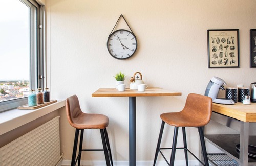 Mulhouse Appartement | Modern 2BR Sunset View over Vosges Full Kitchen Netflix & Parking