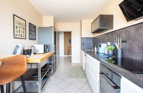 Mulhouse Appartement | Modern 2BR Sunset View over Vosges Full Kitchen Netflix & Parking