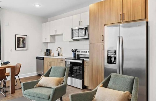 Sobro Appartement | Modern 2BR w/ 2 King Beds – Near Broadway
