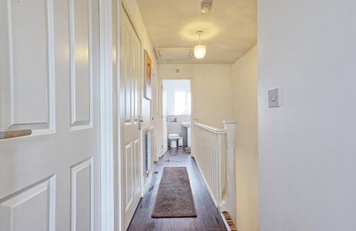 Basildon Appartement | Modern 3-Bed 3-Bath Home - Quiet Road - Parking For 2 Cars - LMV Property
