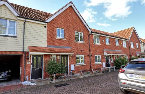 Basildon Appartement | Modern 3-Bed 3-Bath Home - Quiet Road - Parking For 2 Cars - LMV Property