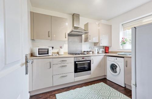 Basildon Appartement | Modern 3-Bed 3-Bath Home - Quiet Road - Parking For 2 Cars - LMV Property