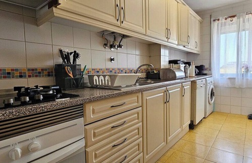 Palhais Appartement | Modern 3 Bed Flat - Beaches, Expo & City Fun - Your Gateway to Lisbon
