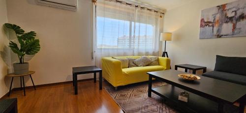 Palhais Appartement | Modern 3 Bed Flat - Beaches, Expo & City Fun - Your Gateway to Lisbon