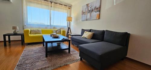 Palhais Appartement | Modern 3 Bed Flat - Beaches, Expo & City Fun - Your Gateway to Lisbon