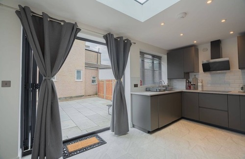 Northumberland Park Maison | Modern 3 bed house Tottenham Free Parking/WIFI