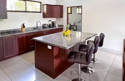 Uvita Maison | Modern 3-bed in Downtown Uvita with Pool