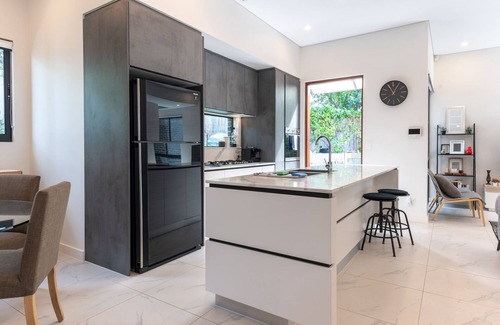 Ryde Maison | Modern 3-Bed Townhouse with Alfresco Dining & BBQ
