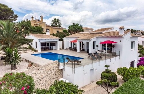 Arnella Villa | Villa moderne avec vue sur la mer, piscine chauffée, et jacuzzi privées