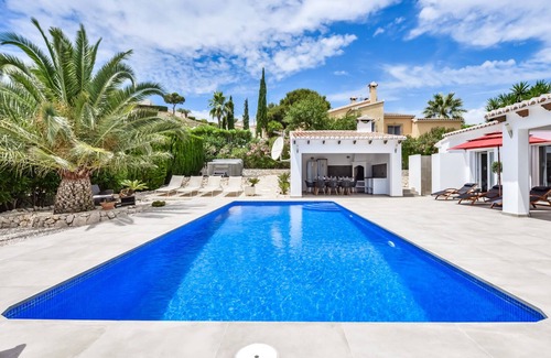 Arnella Villa | Villa moderne avec vue sur la mer, piscine chauffée, et jacuzzi privées