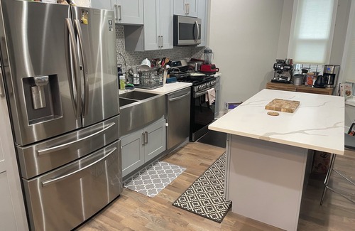 Chicago Maison | Modern 3-bedroom 2.5 Bathroom house with Garage Parking and experienced host.