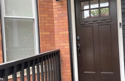 Chicago Maison | Modern 3-bedroom 2.5 Bathroom house with Garage Parking and experienced host.