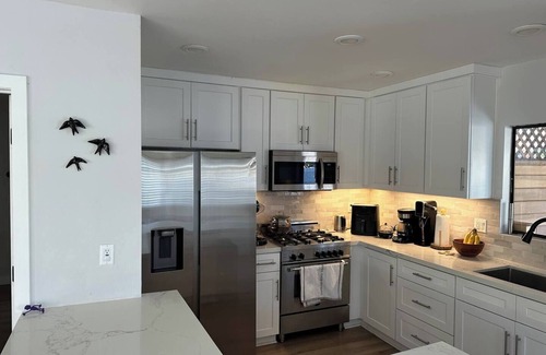 Torrance Maison | Modern 3 bedroom + ADU, jacuzzi, backyard, office