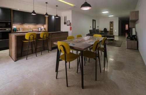 Luqa Appartement | Modern 3 bedroom Apartment in Luqa (Sleeps 6)