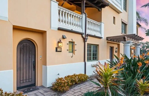 Oxnard Shores Maison | Modern 3-Bedroom beach townhome