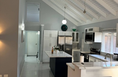 Priory Maison | Modern 3-bedroom house in a gated community, free WiFi in beautiful St Ann's Bay
