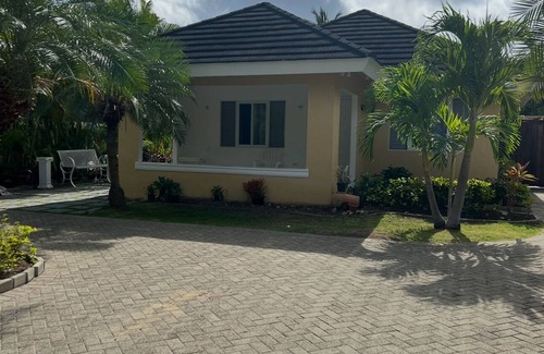 Priory Maison | Modern 3-bedroom house in a gated community, free WiFi in beautiful St Ann's Bay
