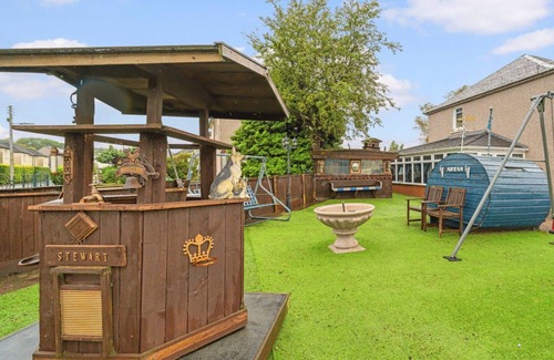 Rutherglen Maison | Modern 3 bedroom house with private parking, modern kitchen and easy access around Glasgow