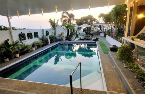 Bacnotan Maison | Modern 3-bedroom house with WiFi and AC in Bacnotan