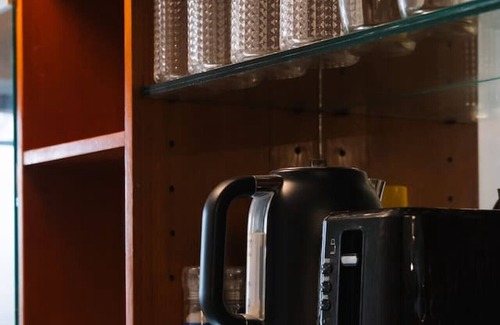 Robertson Appartement | Modern 3-Bedroom Stay | Walk to Shops & Dining