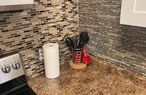 Lower Sackville Maison | Modern 3 BR Lower Level Unit - Family Friendly w/ Free Parking