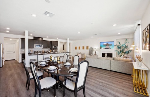 Sun City Maison | Ultra Spacious 3000 Sqft 5-Bedroom House with Gated Yard, Garage