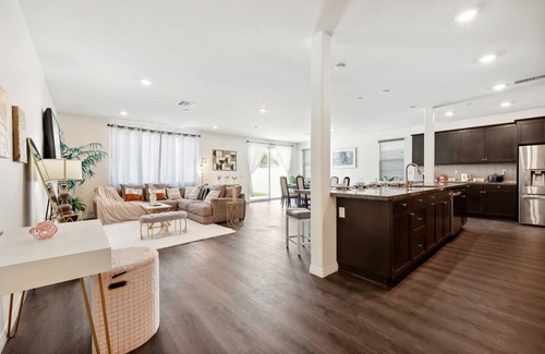 Sun City Maison | Ultra Spacious 3000 Sqft 5-Bedroom House with Gated Yard, Garage