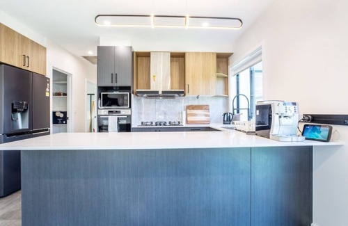 Throsby Maison | Modern 3B house, pet friendly close nature reserve