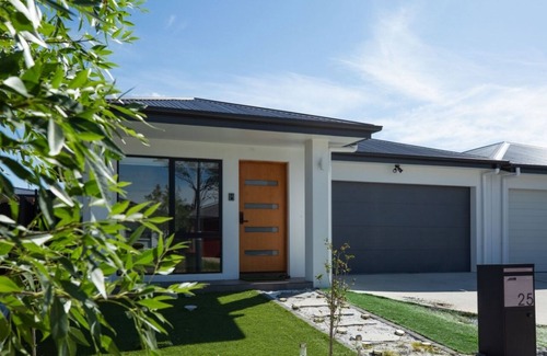 Throsby Maison | Modern 3B house, pet friendly close nature reserve