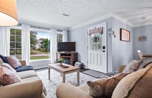 Parma Heights Maison | Modern 3Bed Home Near CLE With Private Backyard