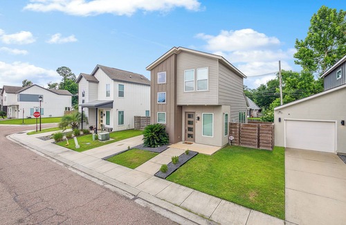 South Baton Rouge Maison | Modern 3BR/2.5BA House Minutes From Perkins Rowen