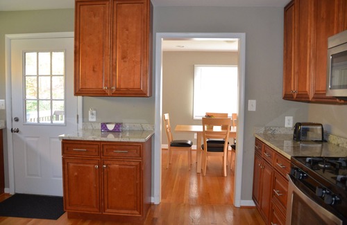 Alexandria West Maison | Confort et commodité! 3BR / 2 BA, près de DC & Alexandria, minutes à 395-495