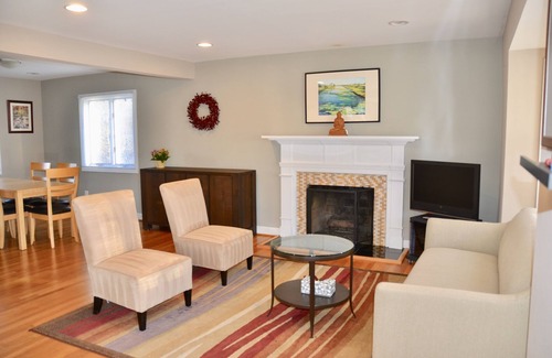 Alexandria West Maison | Confort et commodité! 3BR / 2 BA, près de DC & Alexandria, minutes à 395-495