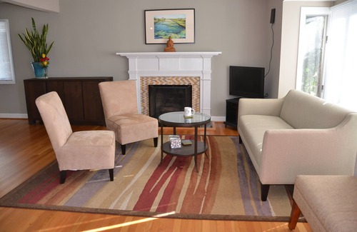 Alexandria West Maison | Confort et commodité! 3BR / 2 BA, près de DC & Alexandria, minutes à 395-495