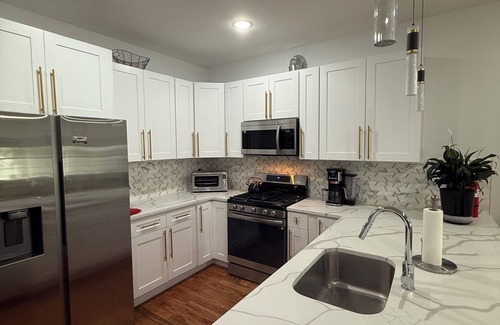 Constable Hook Maison | Modern 3br/2ba house in Bayonne, NJ. Minutes to NYC